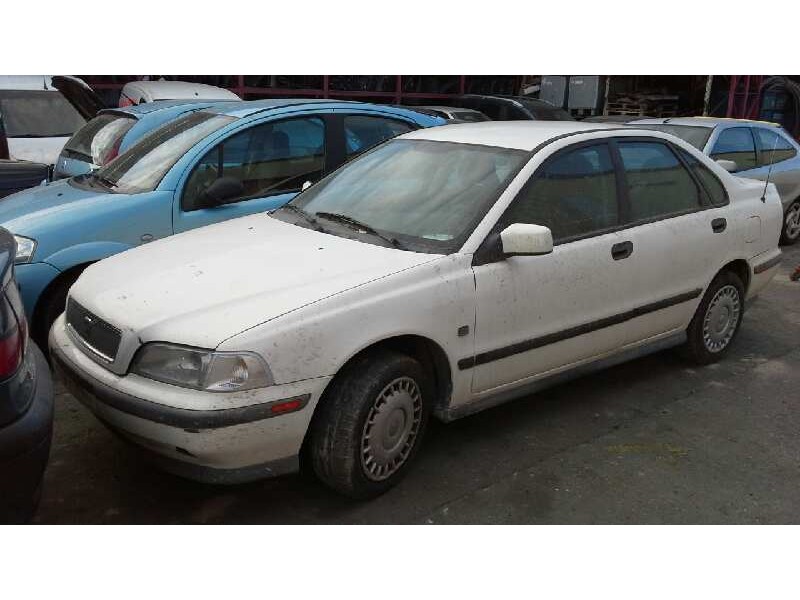 volvo s40 berlina del año 1999