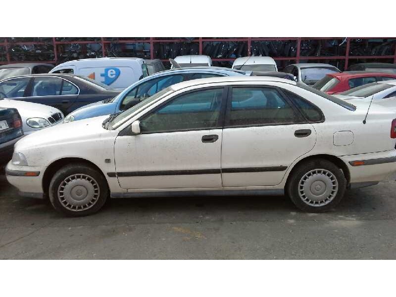 volvo s40 berlina del año 1999