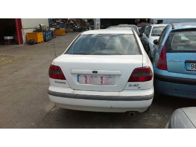 volvo s40 berlina del año 1999