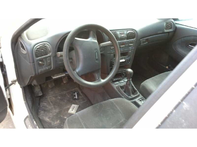 volvo s40 berlina del año 1999