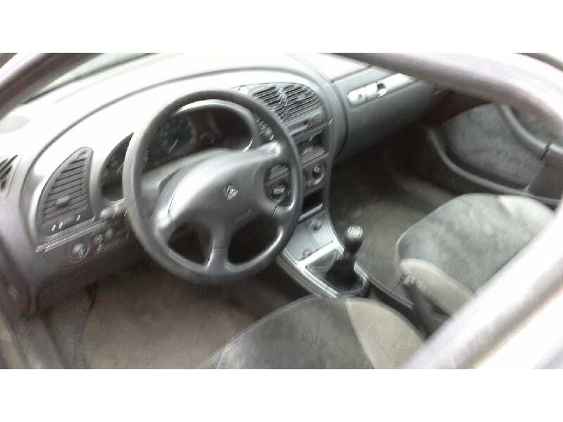 citroen xsara berlina del año 1999
