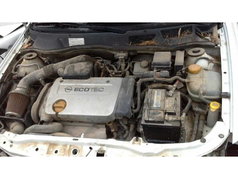 opel astra g berlina del año 2000