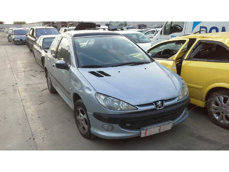peugeot 206 berlina del año 2001