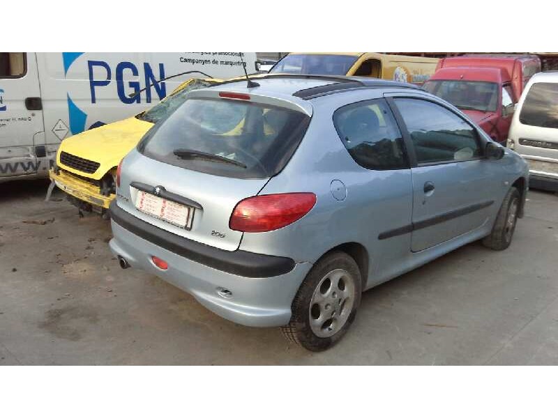 peugeot 206 berlina del año 2001