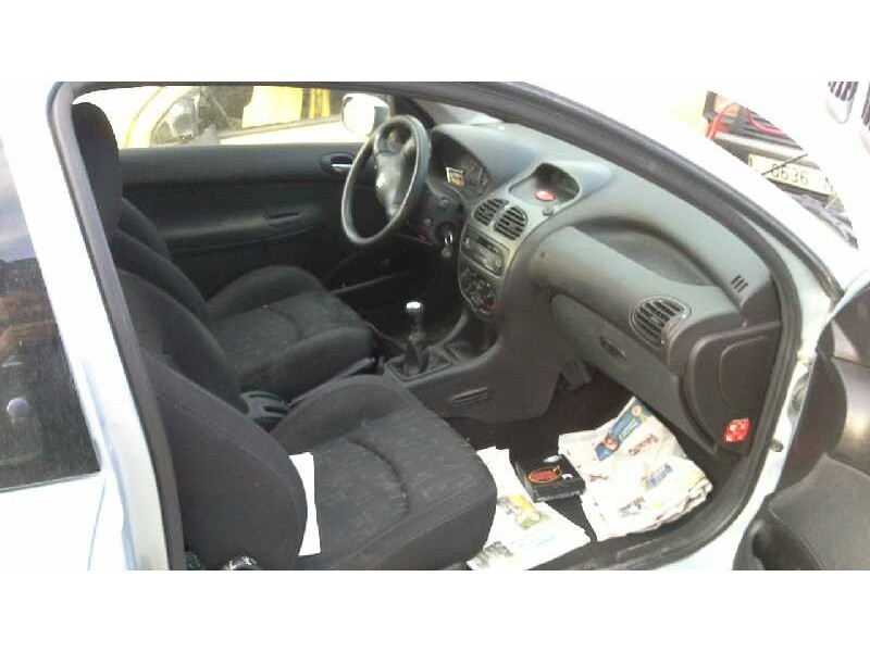 peugeot 206 berlina del año 2001