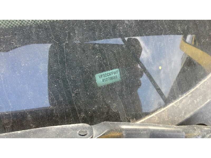 peugeot 206 berlina del año 2001