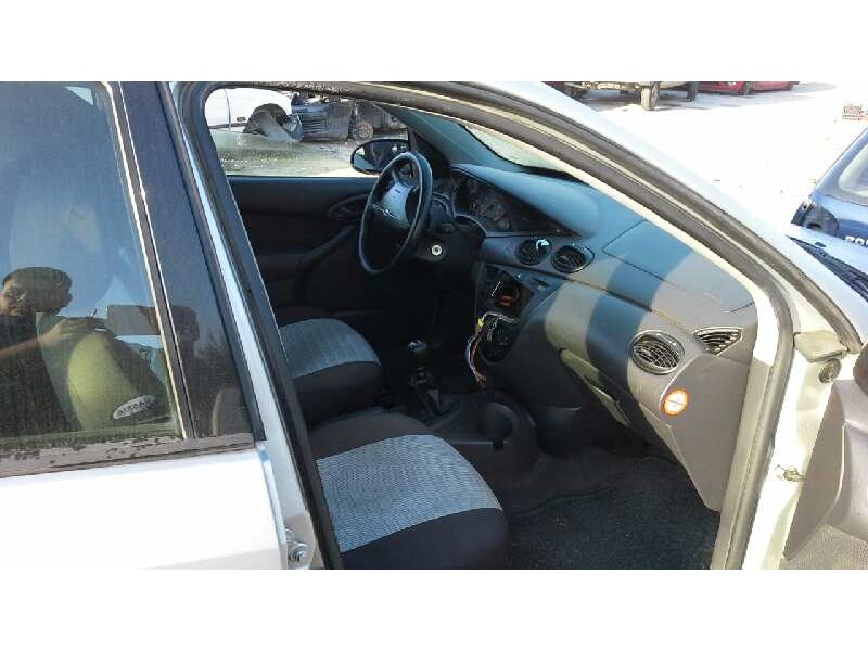 ford focus turnier (cak) del año 2001