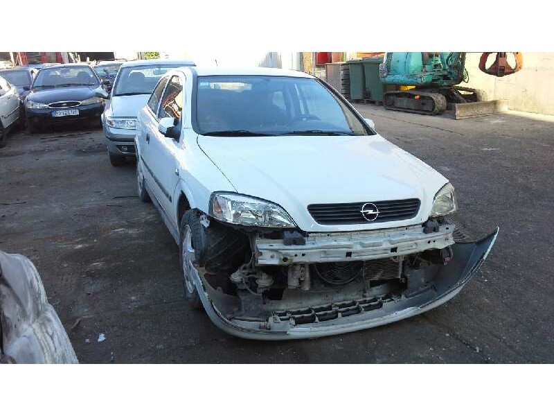 opel astra g berlina del año 2000