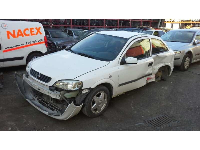 opel astra g berlina del año 2000