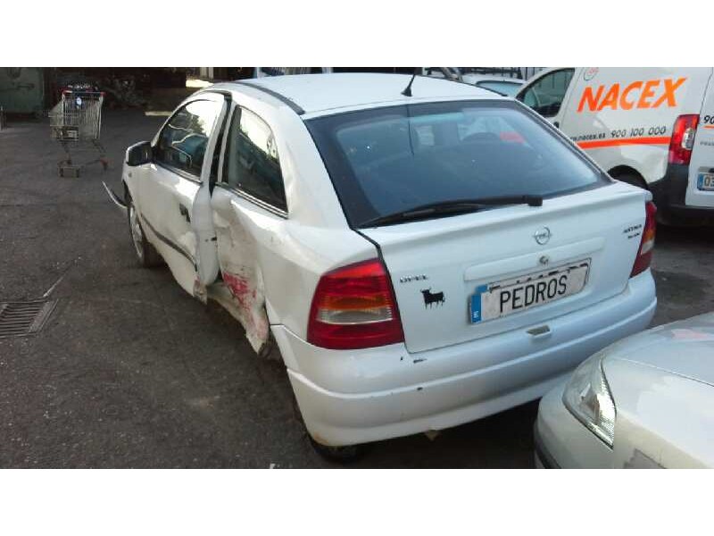 opel astra g berlina del año 2000