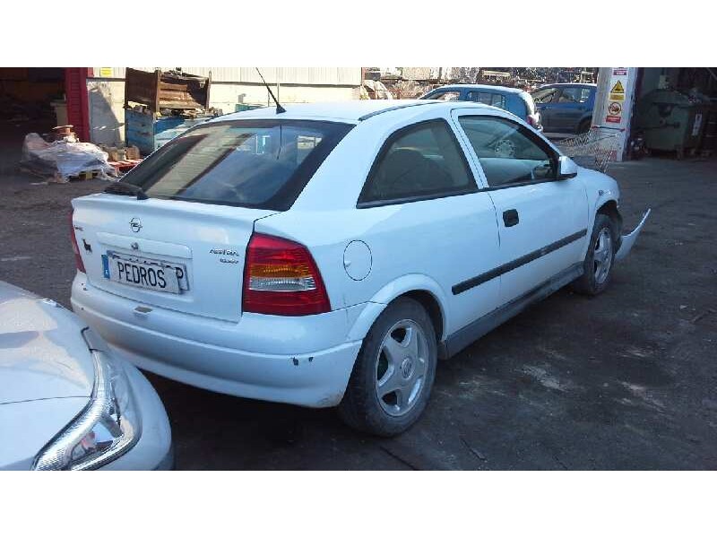 opel astra g berlina del año 2000