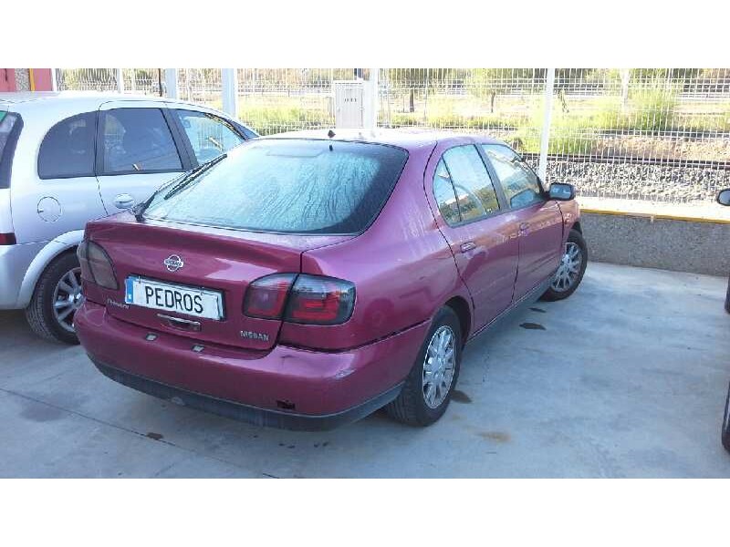 nissan primera berlina (p11) del año 2000