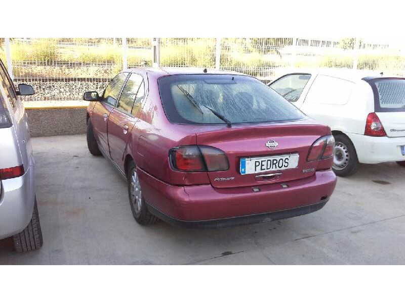 nissan primera berlina (p11) del año 2000