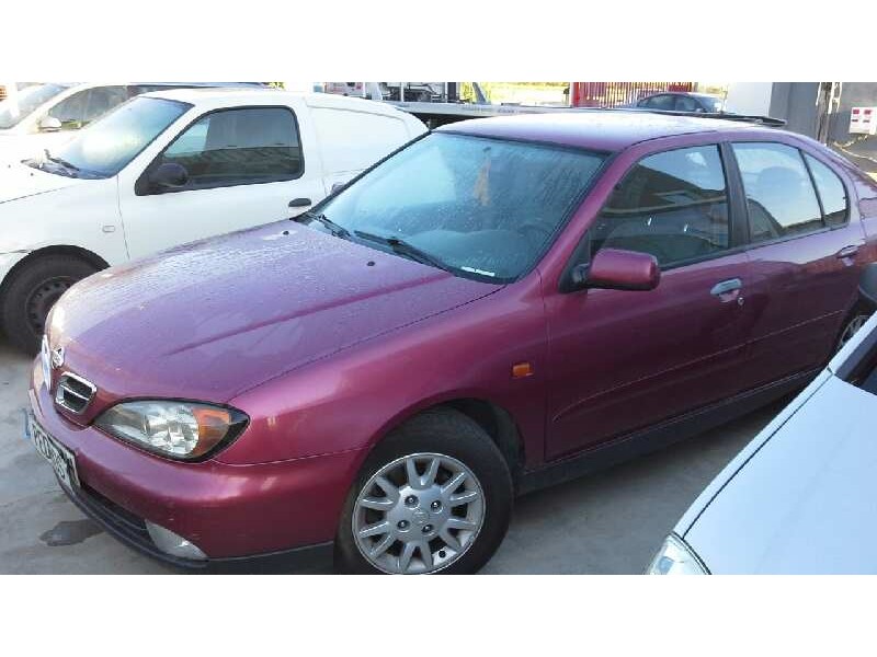 nissan primera berlina (p11) del año 2000