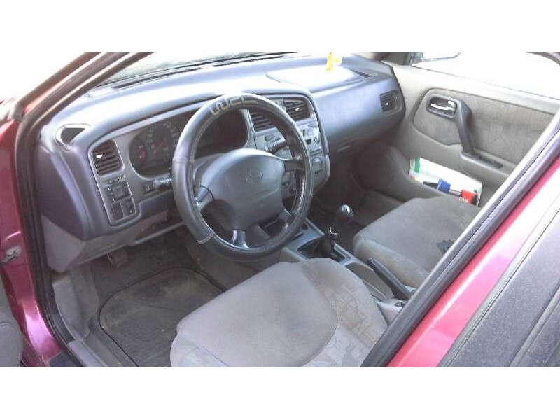 nissan primera berlina (p11) del año 2000