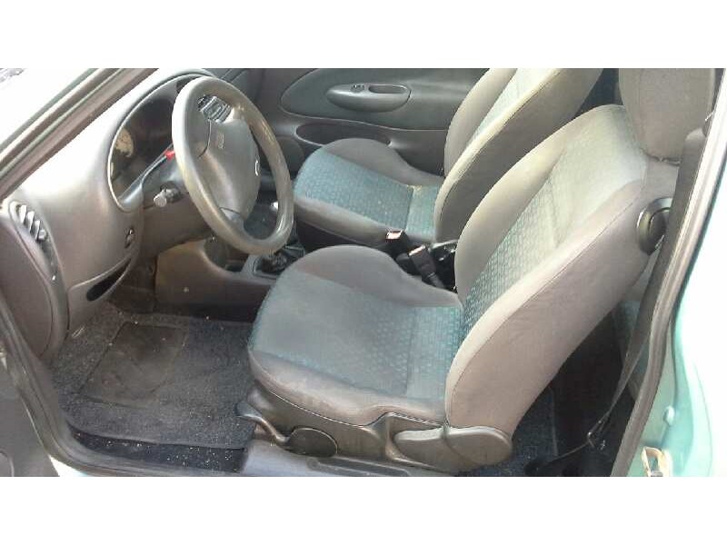 ford fiesta berlina (dx) del año 2001