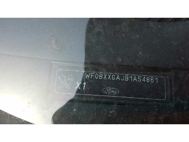 ford fiesta berlina (dx) del año 2001