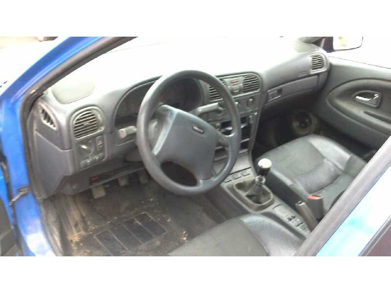 volvo s40 berlina del año 1999