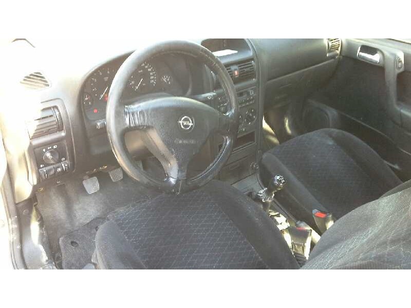 opel astra g berlina del año 2001