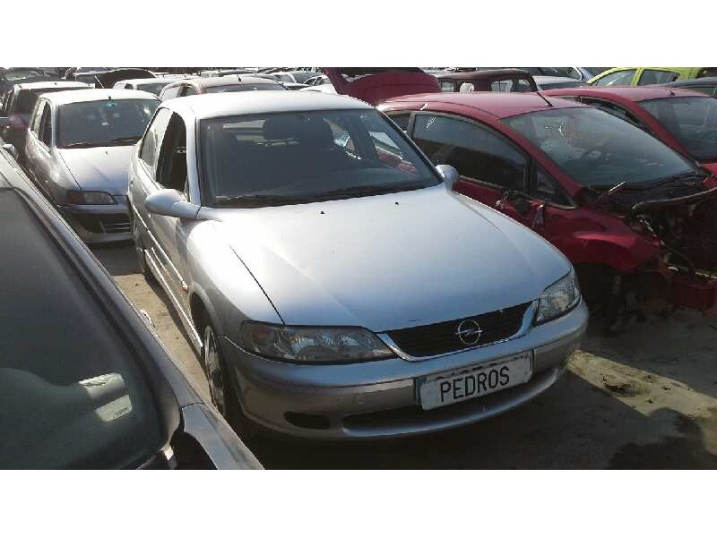 opel vectra b berlina del año 2001