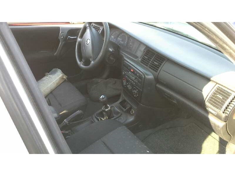 opel vectra b berlina del año 2001
