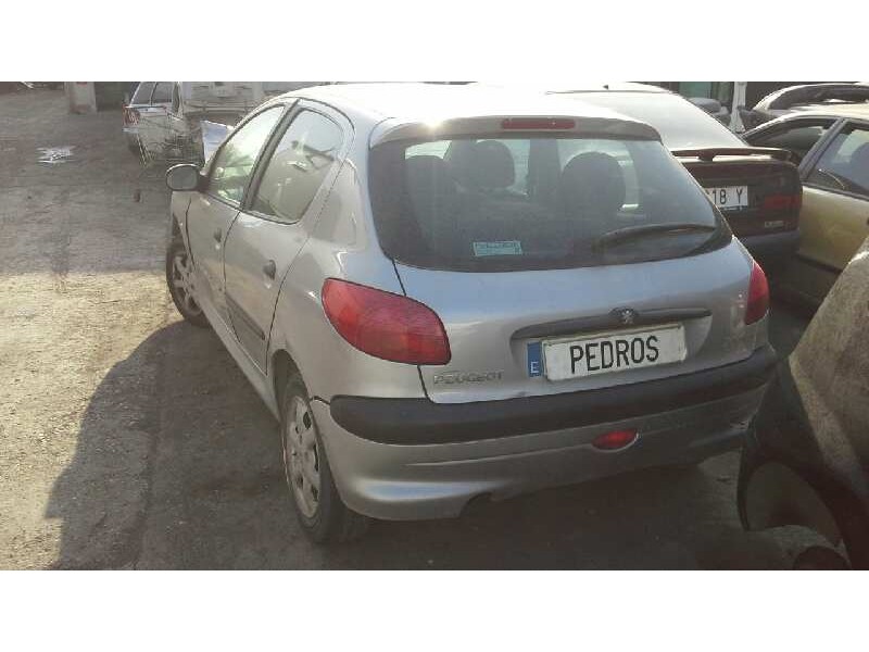 peugeot 206 berlina del año 2000