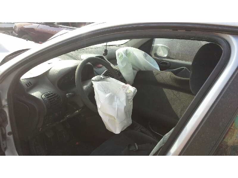 peugeot 206 berlina del año 2000