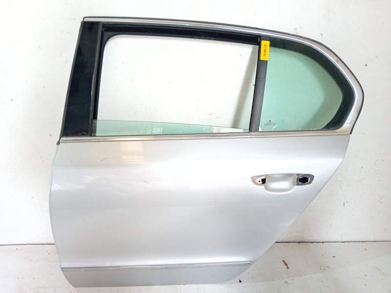 Recambio de puerta trasera izquierda para skoda superb ii (3t4) 1.8 tsi 4x4 referencia OEM IAM 3T5833311  