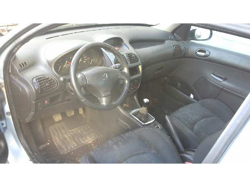 peugeot 206 berlina del año 2002