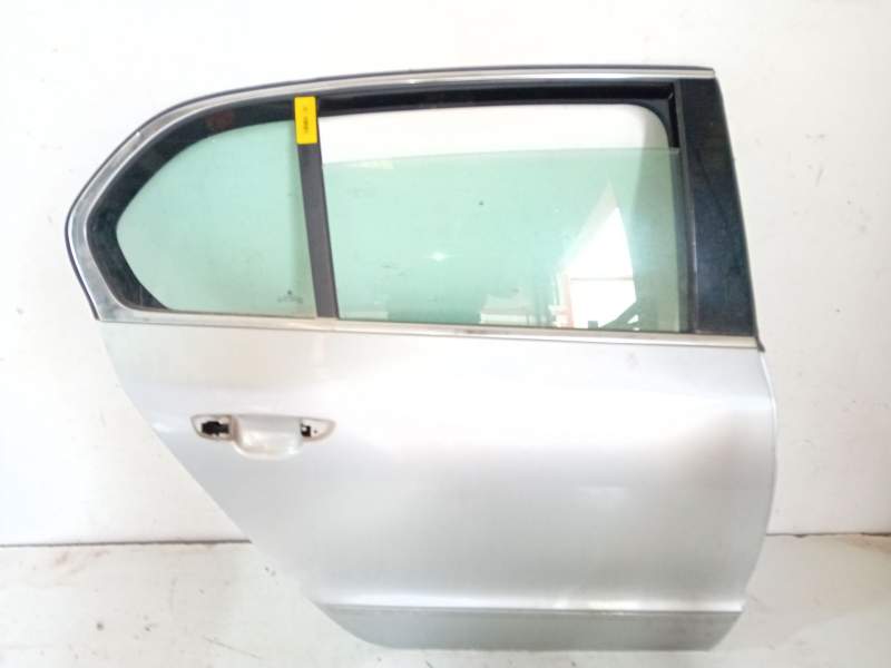 Recambio de puerta trasera derecha para skoda superb ii (3t4) 1.8 tsi 4x4 referencia OEM IAM 3T5833056  