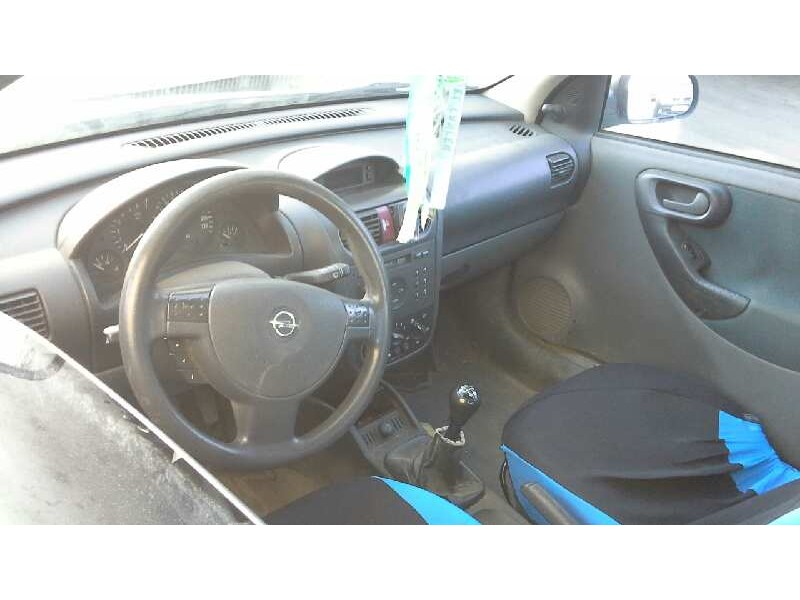 opel corsa c del año 2001