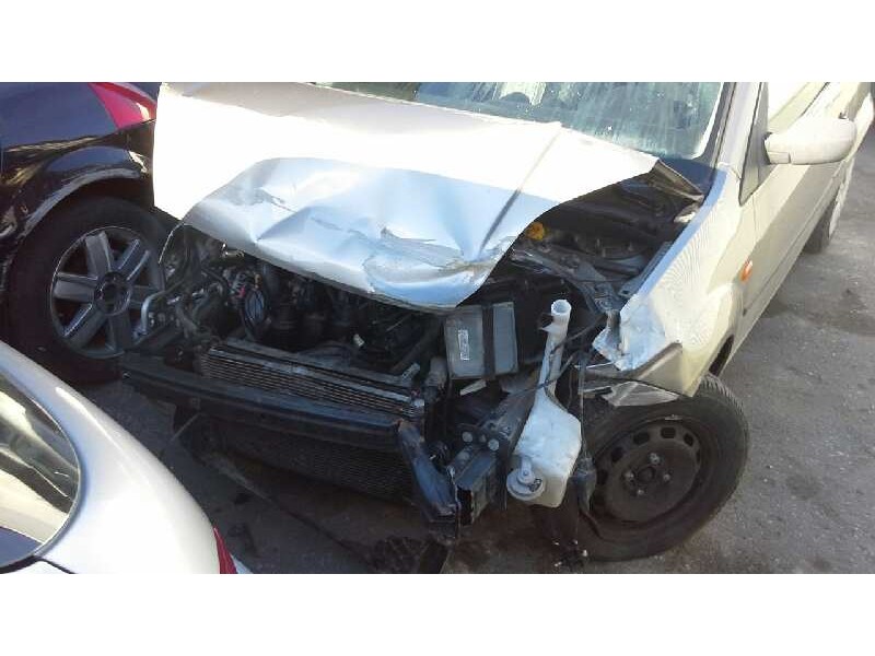 ford fiesta (cbk) del año 2004