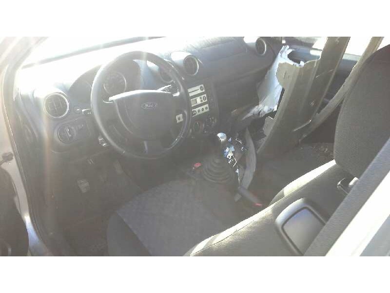 ford fiesta (cbk) del año 2004
