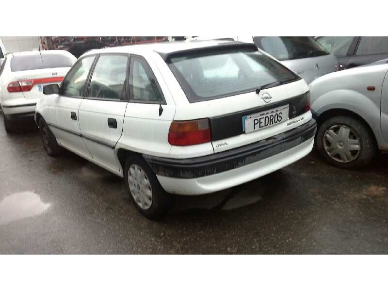 opel astra f berlina del año 1996