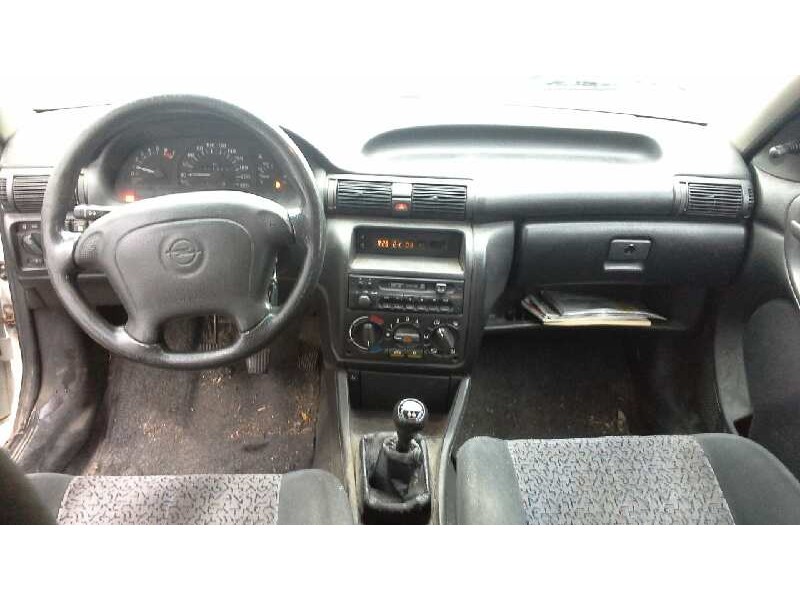 opel astra f berlina del año 1996