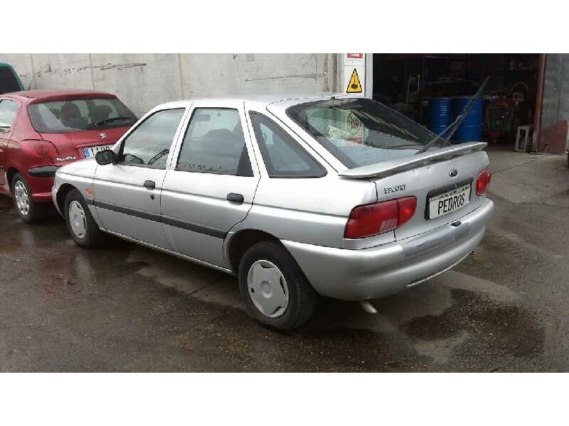 ford escort berlina/turnier del año 1998