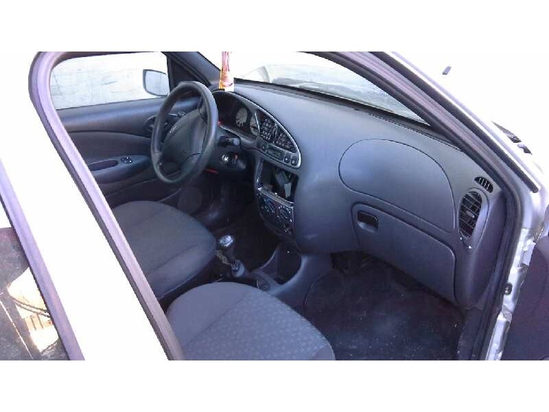 ford fiesta berlina (dx) del año 2002