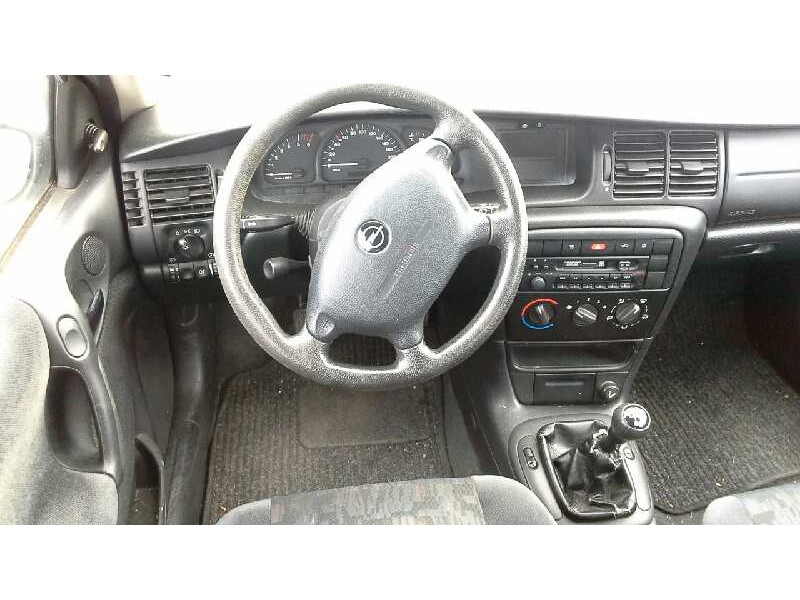 opel vectra b berlina del año 1999