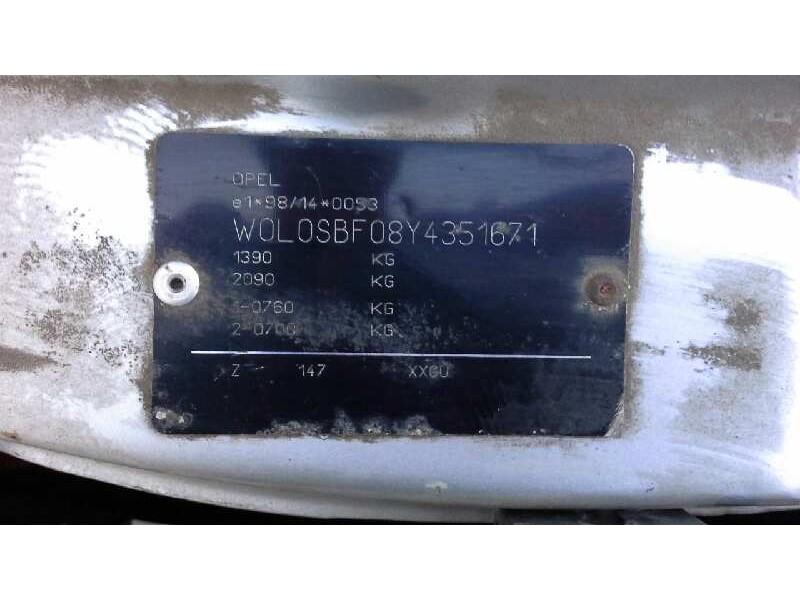 opel corsa b del año 2000