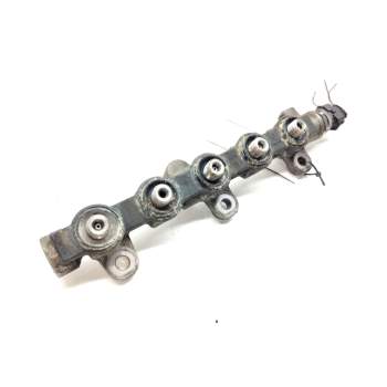 Recambio de rampa inyectora para renault trafic caja cerrada dci cat referencia OEM IAM 8200954113A  