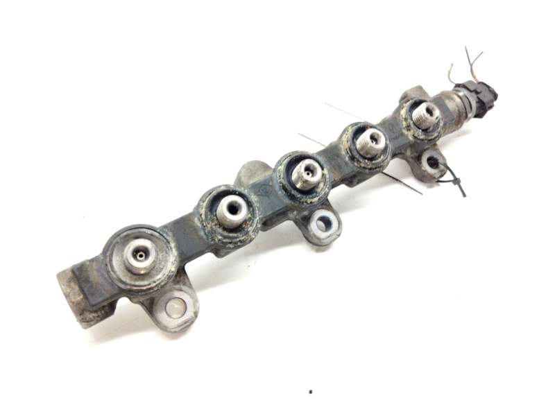 Recambio de rampa inyectora para renault trafic caja cerrada dci cat referencia OEM IAM 8200954113A  