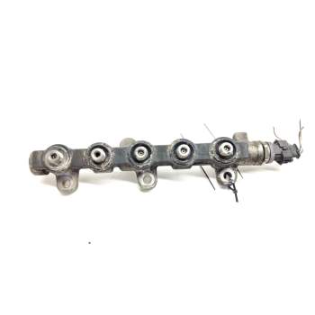 Recambio de rampa inyectora para renault trafic caja cerrada dci cat referencia OEM IAM 8200954113A  