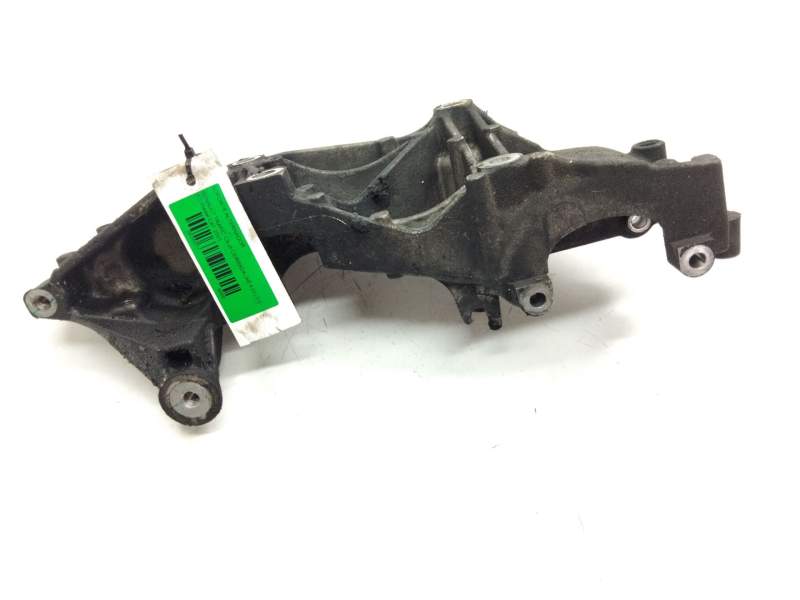 Recambio de soporte alternador para renault trafic caja cerrada dci cat referencia OEM IAM 8200881264  