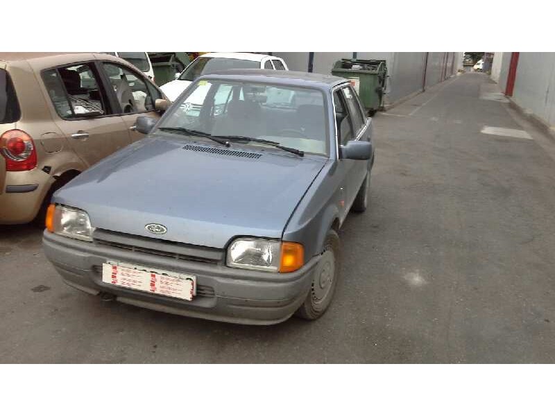 ford escort berlina del año 1988
