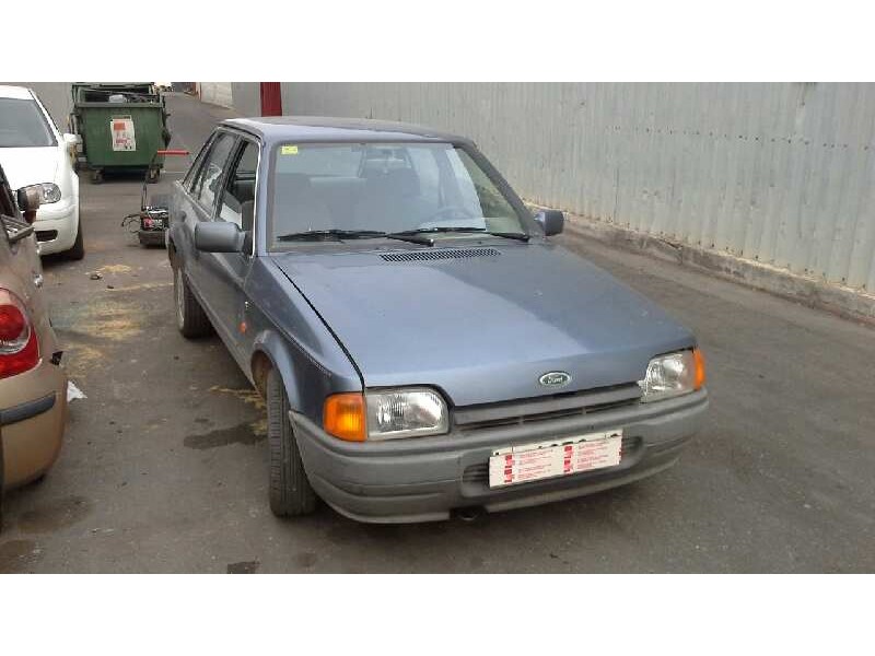 ford escort berlina del año 1988