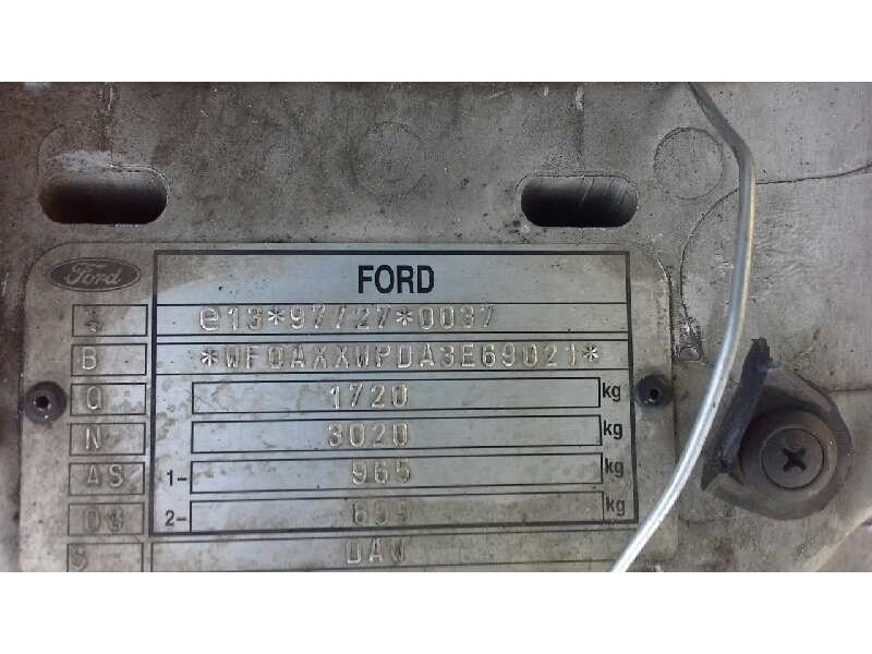 ford focus berlina (cak) del año 2003