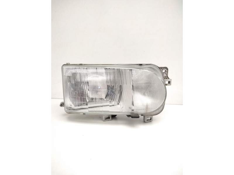 Recambio de faro derecho para nissan vanette cargo furgoneta (hc 23) 2.3 d referencia OEM IAM 260109C108 NISSAN 