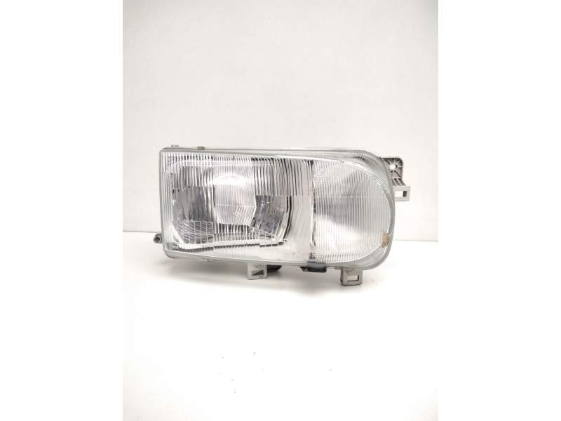 Recambio de faro derecho para nissan serena (c23) 2.0 d (kvjc23) referencia OEM IAM 260107C008 NISSAN 67735060