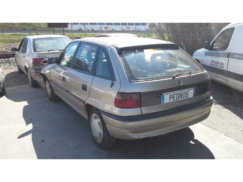 opel astra f berlina del año 1996