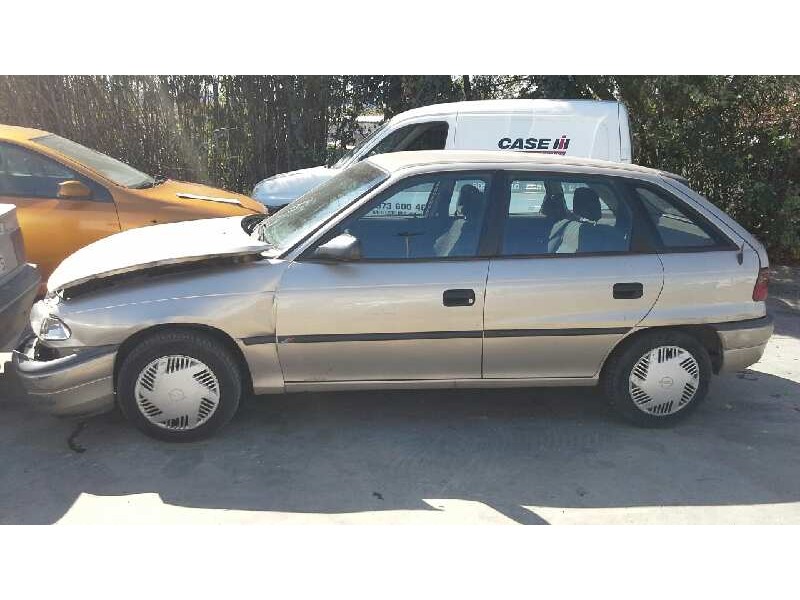 opel astra f berlina del año 1996